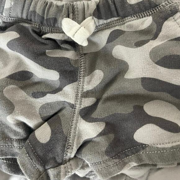 Carters Bundle Set of 2 Boys Gray Camo Camouflage Sweat Shorts Size 3 Months - Picture 4 of 7
